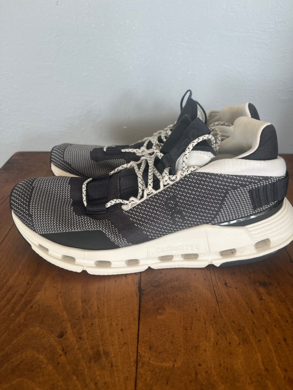 Women’s size 8 CloudTec running shoes